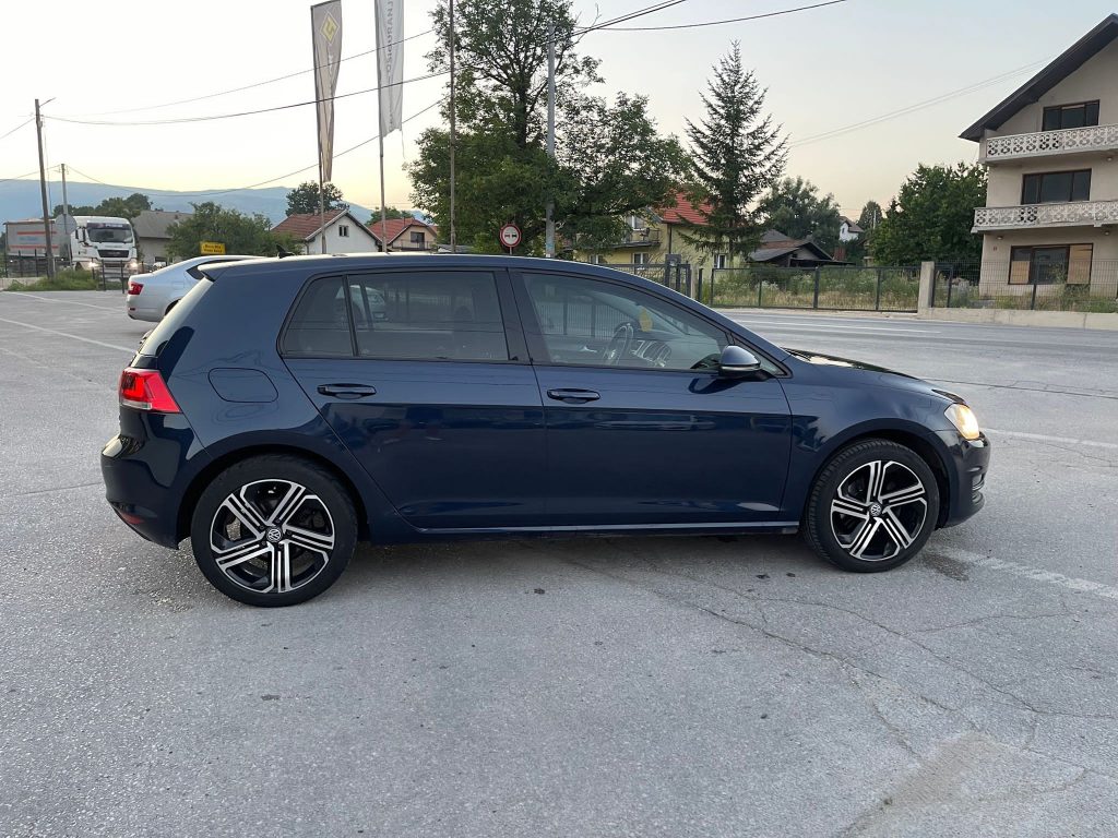 VOLKSWAGEN GOLF VII